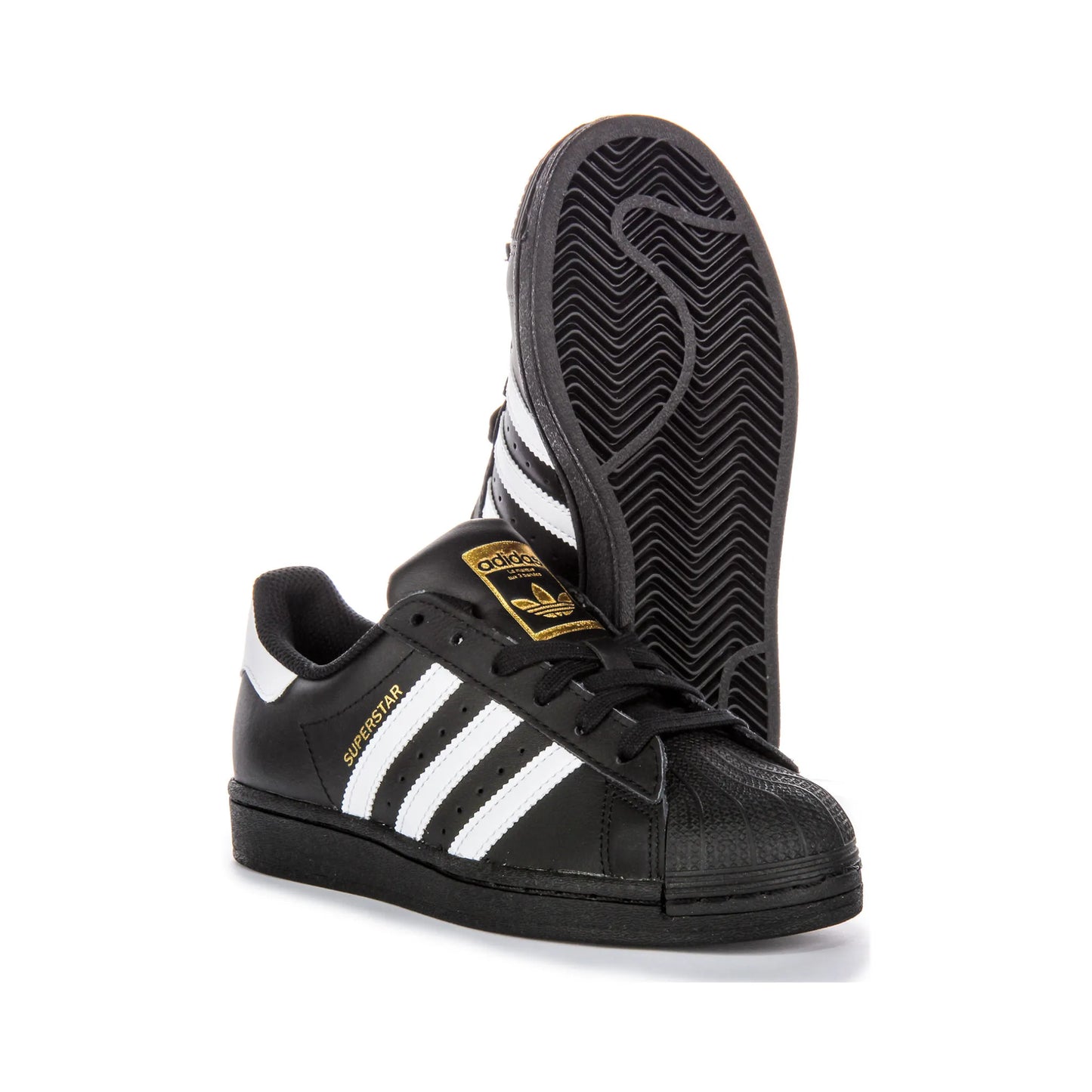 Adidas Superstar J sneaker for youth in black and white with the iconic 3-stripes design and shell toe.